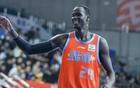 广东队接触NBA首轮大外援，身高2米13，场均17分10篮板